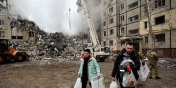 روس کا یوکرین میں رہائشی عمارت پر میزائل حملہ، بچوں سمیت 35 افراد جان سے گئے۔