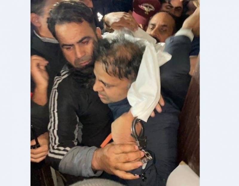 عدالت نے فواد چوہدری کو جوڈیشل ریمانڈ پر اڈیالہ جیل بھیجنے کا حکم دے دیا ہے — پاک الرٹس: سنسنی نہیں، صرف خبر - PakAlerts.net — قابل اعتماد ڈیجیٹل نیوز پلیٹ فارم عالمی امور، تازہ ترین خبریں, سیاست, ٹیکنالوجی، کھیل، معیشت، تفریح، صحت، تعلیم، اور بہت کچھ ایک جگہ پر۔ عدالت نے فواد چوہدری کو جوڈیشل ریمانڈ پر اڈیالہ جیل بھیجنے کا حکم دے دیا ہے