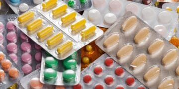 وزارت صحت نے 20 ادویات کی قیمتیں کم کرنے کا اعلان