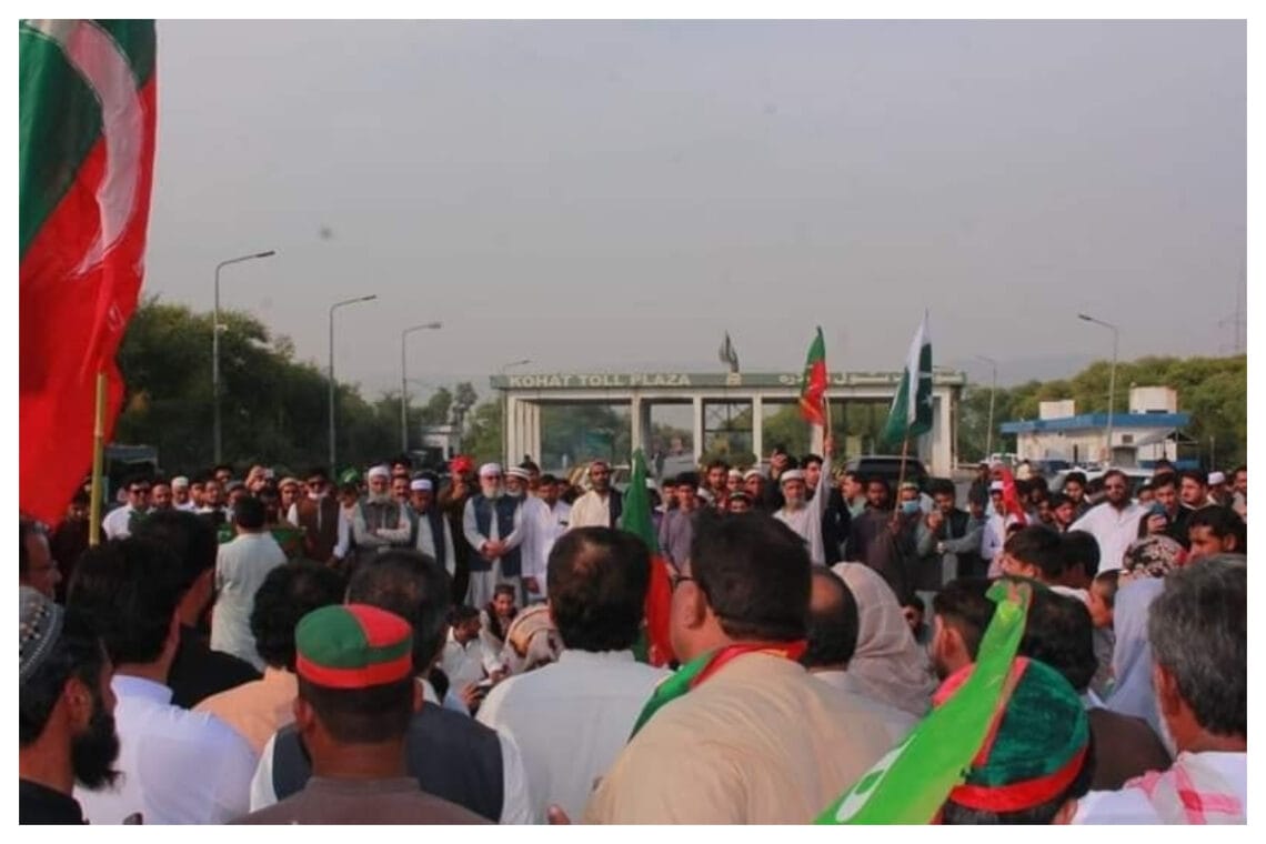 پی ٹی آئی کا پھر سے سڑکوں پر آنے کا فیصلہ