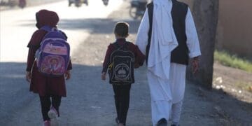کراچی: شدید سردی کے باعث اسکولوں کے کھلنے کے اوقات میں تبدیلی