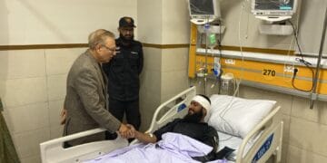 کراچی پولیس آفس حملہ: صدرِ مملکت زخمیوں کی عیادت کیلئے جناح اسپتال پہنچ گئے