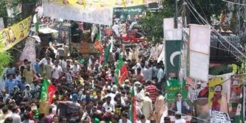 عمران خان کی گرفتاری کا خدشہ، زمان پارک میں ہل چل ، کارکن پہنچنا شروع