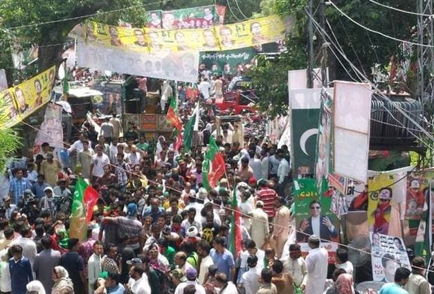 عمران خان کی گرفتاری کا خدشہ، زمان پارک میں ہل چل ، کارکن پہنچنا شروع