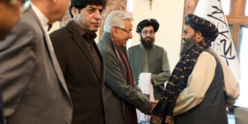 ڈی جی آئی ایس آئی کے ساتھ وزیر دفاع کا اہم دورہ افغانستان، نائب وزیر اعظم سے ملاقات