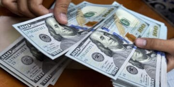 مسلسل دوسرے روز روپے کی قدر میں  اضافہ، ڈالر مزید 5 روپے 33 پیسے سستا