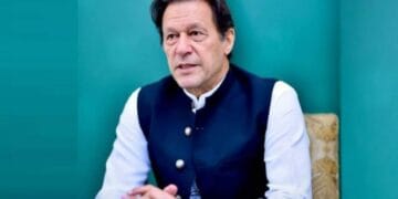 لاہور ہائیکورٹ میں پیشی سے قبل عمران خان کی اسٹیک ہولڈرز سے اہم ملاقات
