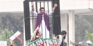 جیل بھرو تحریک کا دوسرا روز، پی ٹی آئی کارکن آج پشاور میں گرفتاریاں دیں گے