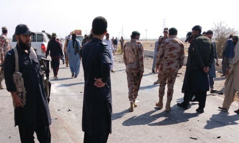 بولان میں پولیس ٹرک کے قریب خودکش حملہ، 9 اہلکار شہید، 8 زخمی