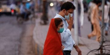 این سی او سی کی عوام کو ہجوم والے مقامات پر ماسک پہننے کی تجویز