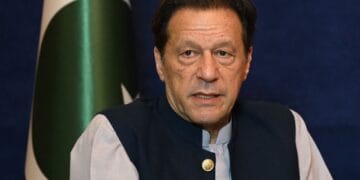 عمران خان لاہور ہائی کورٹ میں پیشی کے لیے روانہ