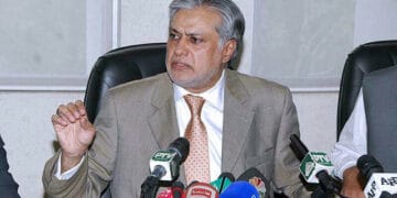 عمران کی ٹانگ نہیں دماغ میں مسئلہ ہے، :وزیر خزانہ اسحاق ڈار
