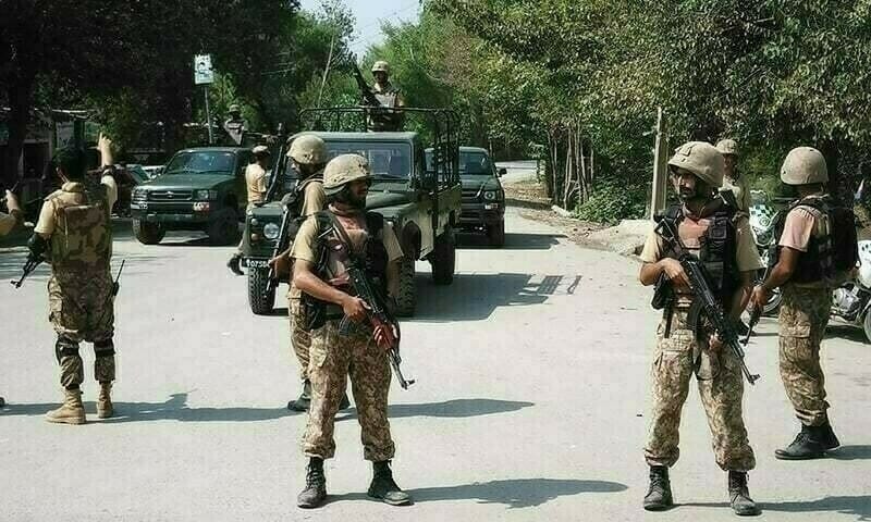 سبی: سکیورٹی فورسز سے فائرنگ کے تبادلے میں 1 دہشت گرد ہلاک 2 زخمی ہوگئے