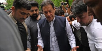 توشہ خانہ کیس: عمران خان عدالت میں پیشی کیلئے زمان پارک سے اسلام آباد روانہ