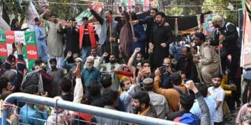 عمران خان کو گرفتاری سے بچائیں، 5 ہزار کارکنوں کو ہروقت زمان پارک رہنے کی ہدایت