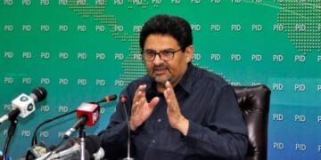 اسحاق ڈار کی پالیسیوں سے پاکستان کو نقصان ہو رہا ہے، مفتاح اسماعیل