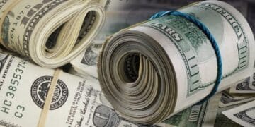 کاروبارکے پہلے روز ہی ڈالر کی قیمت میں اضافہ ہوگیا