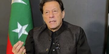 سپریم کورٹ کو یقین دلاتا ہوں کہ ہم سب آپ کیساتھ ہیں: عمران خان