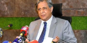 الیکشن کمیشن نے آئین کے تحت الیکشن بیک وقت کرانےکا فیصلہ کیا: وزیر قانون اعظم نذیر تارڈ