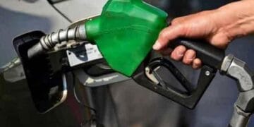حکومت نے  پیٹرول کی قیمت میں فی لیٹر 5 روپے کا اضافہ کردیا