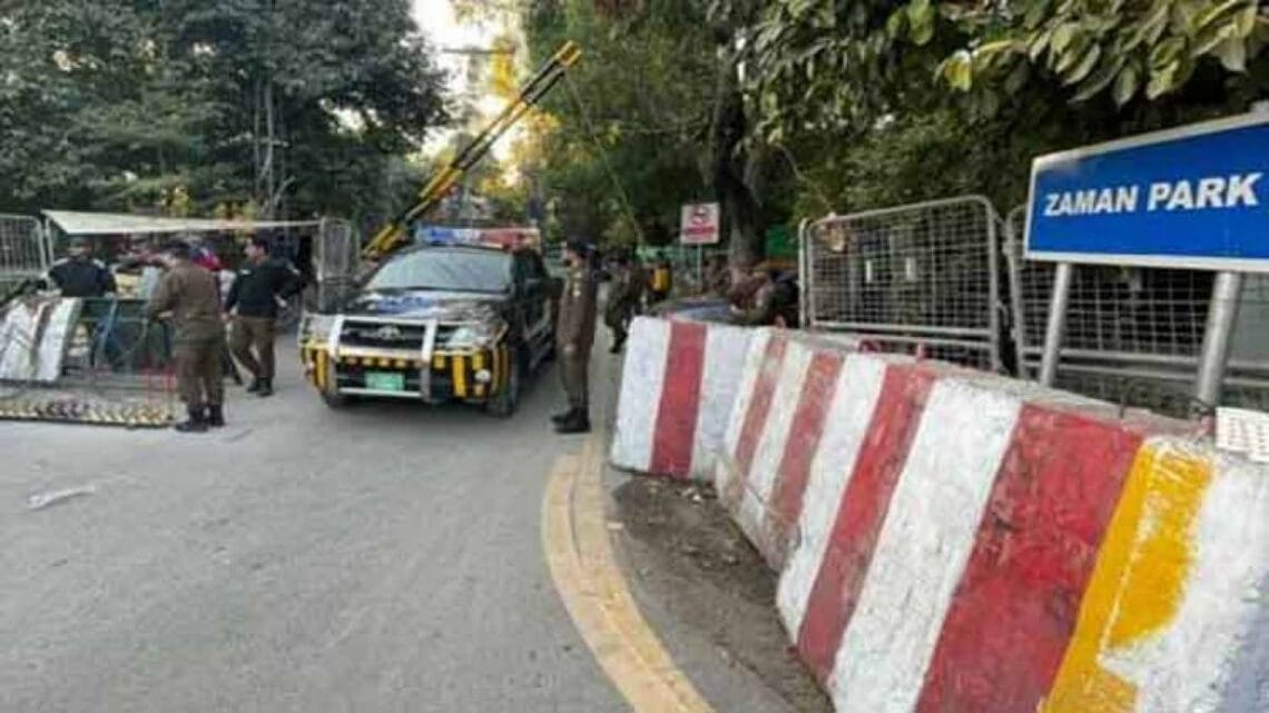 عمران خان کی ممکنہ گرفتاری:بکتر بند گاڑی اور پولیس ٹیم زمان پارک پہنچ گئی