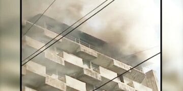 کراچی، جنریٹر مارکیٹ کی 10منزلہ عمارت میں آتشزدگی سے ایک شخص جاں بحق