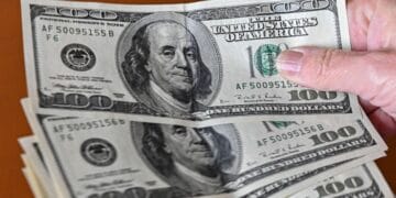 انٹر بینک میں کاروبار کے دوران ڈالر پھر مہنگا