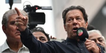 میرے دور میں طاقت میرے پاس نہیں جنرل باجوہ کے پاس تھی، عمران خان
