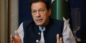 تنقید سے جمہوریت آگے بڑھتی ہے، عمران خان