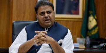 آئین کے تحت سپریم کورٹ کا فیصلہ حتمی اور 90 دن میں الیکشن ہونا لازمی ہیں۔ فواد چوہدری
