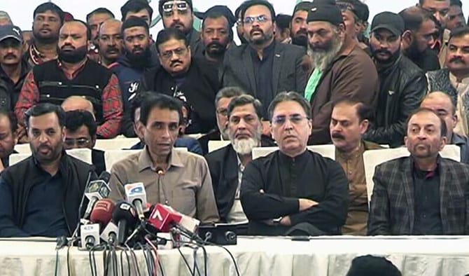 ایم کیو ایم کا حکومت چھوڑنے پر غور، ایم این ایز نے استعفے جمع کرا دیے