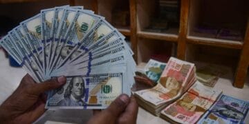 انٹربینک میں ڈالر کی قیمت میں اضافے کا سلسلہ جاری