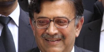 چیف جسٹس کے اختیار کم کرنے کا بل  سماعت کیلئے مقرر، چیف جسٹس کی سربراہی میں 8 رکنی بنچ  تشکیل