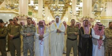 مسجد الحرام اور مسجد نبویﷺ میں نماز عید کی ادائیگی کی  جا رہی ہے