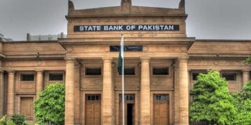 عدالتی حکم پر 21 ارب روپے مختص کردیے ہیں.گورنر اسٹیٹ بینک