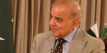 ملک مشکلات سے نکل جائے گا، ملک کے بہتر مفاد میں ہمیں اکٹھا ہونا ہوگا۔ شہباز شریف