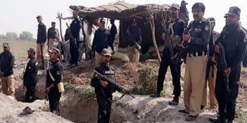 گھوٹکی میں پولیس چوکی پر ڈاکوؤں نے حملہ کرکے 2 پولیس اہلکاروں کو شہید کردیا