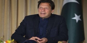خاتون جج کو دھمکی دینے کے الزام میں عمران خان کے قابل ضمانت وارنٹ گرفتاری جاری