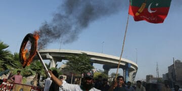پولیس کا ملک بھر میں کریک ڈاؤن، درجنوں پی ٹی آئی رہنما و کارکن گرفتار