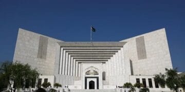 نگراں حکومت کی مدت میں توسیع آئین کی روح کے منافی ہے، سپریم کورٹ