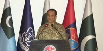 کسی نے استعفیٰ نہیں دیا، فوج آرمی چیف کی قیادت میں متحد ہے، ڈی جی آئی ایس پی آر