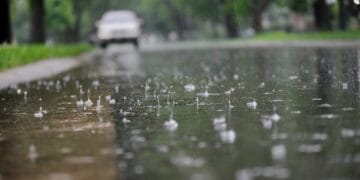 ملک بھر میں تیز ہواؤں اور گرج چمک کے ساتھ بارش کا امکان