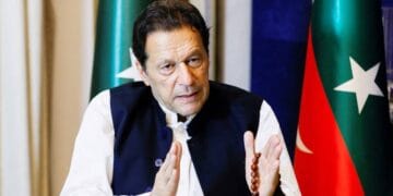 عمران خان آج عدالت میں پیش ہوں گے