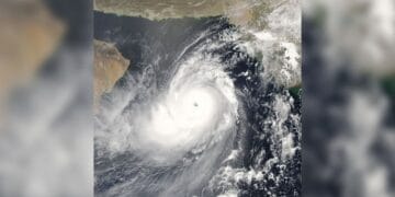 بحیرہ عرب میں بننے والے سمندری طوفان نے رخ تبدیل کرلیا