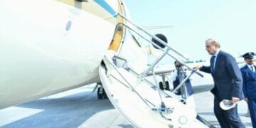 وزیراعظم شہباز شریف 3 روزہ دورے پر فرانس روانہ