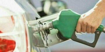 پیٹرولیم مصنوعات کی قیمتوں میں آج بڑی کمی کا امکان