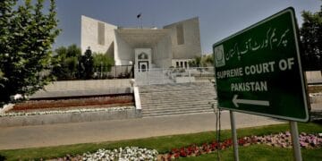 ملٹری کورٹس میں سویلین کے ٹرائل کا کیس سپریم کورٹ کا 7 رکنی بینچ پھر ٹوٹ گیا