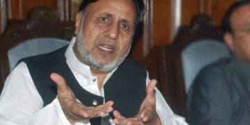 عدالت نے محمود الرشید کے جوڈیشل ریمانڈ میں 14 روز کی توسیع کردی