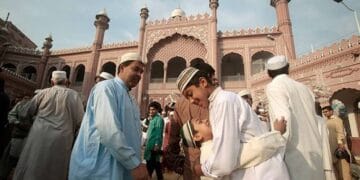 آج ملک بھر میں عیدالاضحیٰ مذہبی جوش و جذبے سے منائی جا رہی ہے