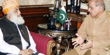 وزیراعظم سے مولانا فضل الرحمان کی ملاقات، ملکی سیاسی صورتحال پر مشاورت